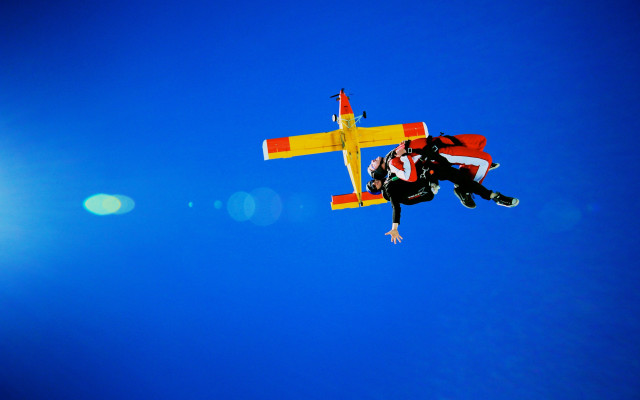 Airplane kitsch tiltshift felixkelly sky free wallpaper for desktop - medium preview image
