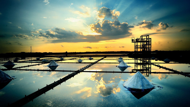 Large pool sky clouds building free wallpaper - medium preview image