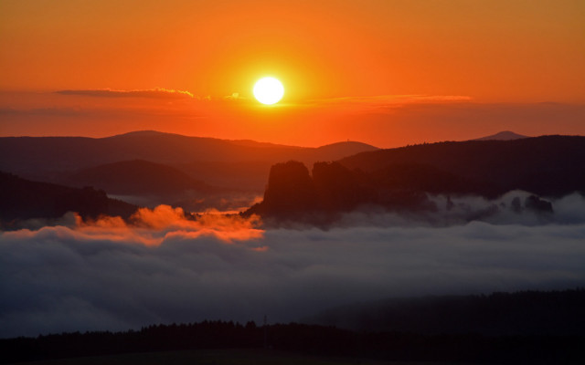 Sunset mountain range clouds sun #2 free wallpaper - medium preview image