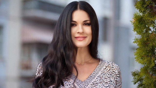Elina karimova long black hair free wallpaper for desktop - medium preview image