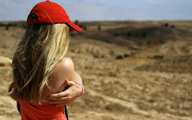Woman red hat desert beach free wallpaper - medium preview image