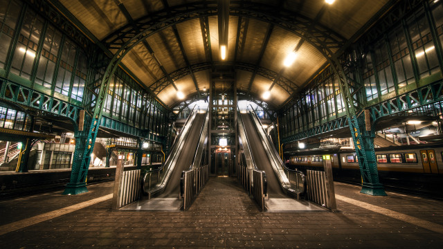 Train station large escalator center #2 free wallpaper - medium preview image