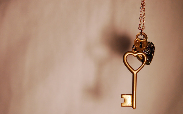 Gold key heart keychain chain free wallpaper - medium preview image