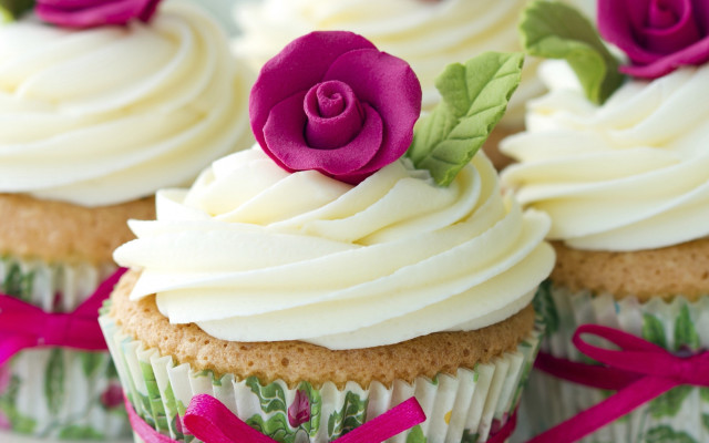 Cupcake white frosting pink rose free wallpaper - medium preview image