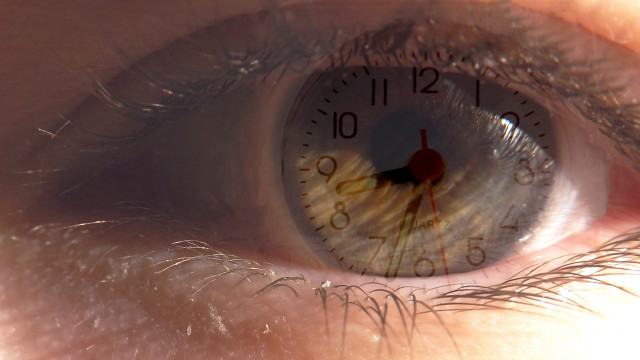 Eye clock iris 3d hyperrealism free wallpaper - medium preview image
