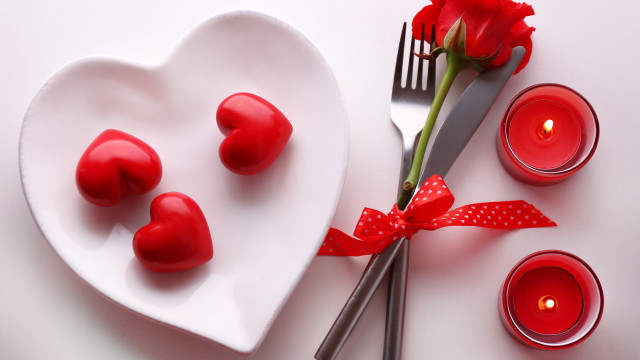 Heart plate candles rose bow free wallpaper - medium preview image