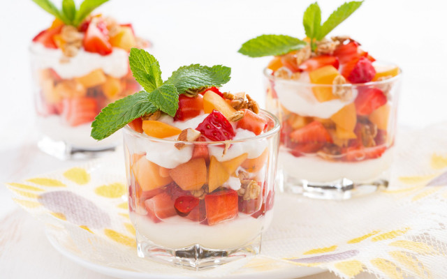 Berry yogurt dessert glass ice free wallpaper - medium preview image