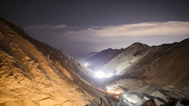 Mountain night truck aurora milky free wallpaper - medium preview image