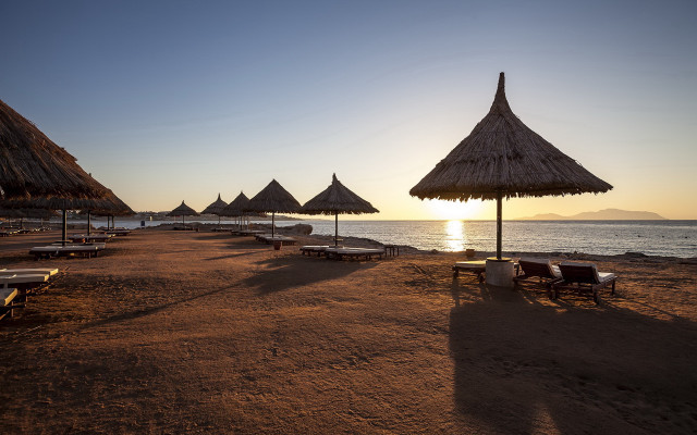 Beach umbrellas chairs sunset egyptian free wallpaper - medium preview image
