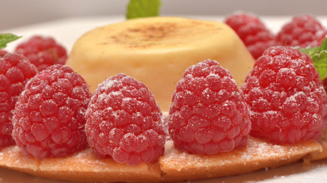 Dessert raspberries leaf cake photorealism free wallpaper - medium preview image