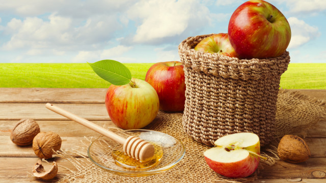 Basket apples honey nuts leaf free wallpaper - medium preview image