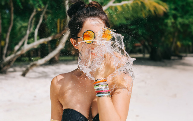 Woman splashing water summer christmas free wallpaper - medium preview image
