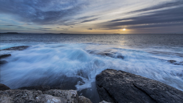 Lake sunset waves mountains clouds free wallpaper - medium preview image