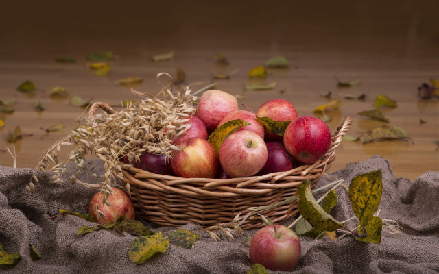 Basket apples leaves cloth harvest free wallpaper - medium preview image