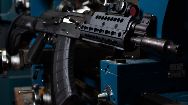 Machine gun workshop blurry dahlov free wallpaper - medium preview image