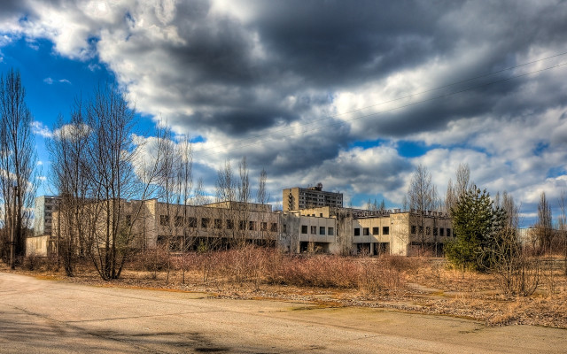 Large building trees cloudy sky free wallpaper - medium preview image
