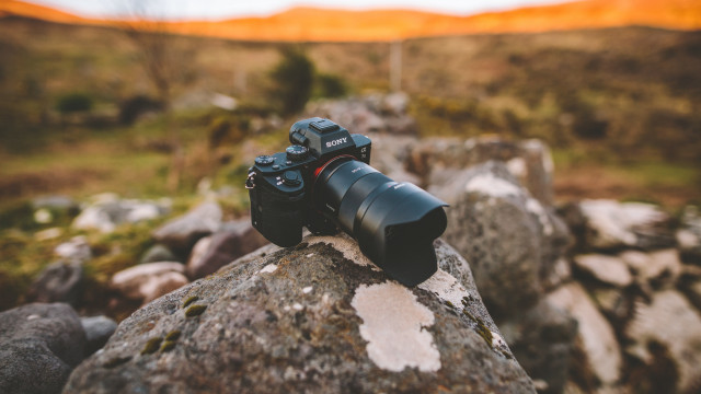 Camera rock field mountain tiltshift free wallpaper - medium preview image