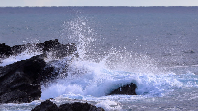 Wave rock ocean shore clouds free wallpaper - medium preview image