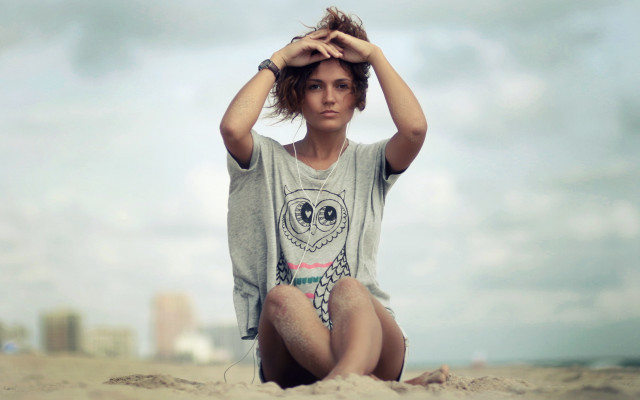 Beach woman city sky fashion free wallpaper - medium preview image