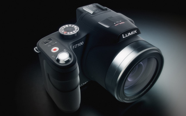 Camera lens timer photorealism fullframe free wallpaper - medium preview image