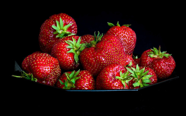 Strawberries bowl table black background free wallpaper - medium preview image