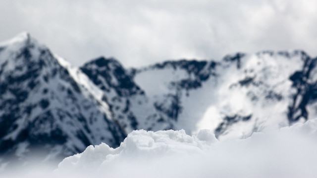 Snowboarder mountain view abstract sculpture free wallpaper - medium preview image