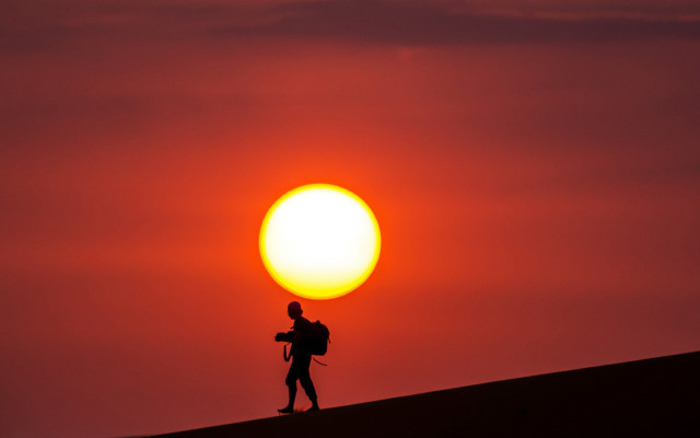 Silhouette hill backpack sunset red free wallpaper - medium preview image