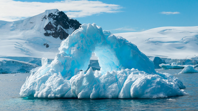 Large iceberg lake mountains snow free wallpaper - medium preview image