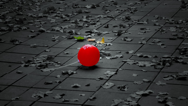 Red balloon leaves blood splatter free wallpaper - medium preview image