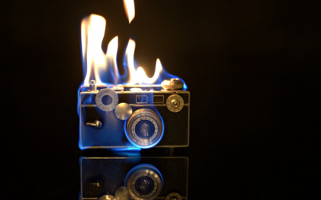 Camera flames reflection macro fluxus free wallpaper - medium preview image