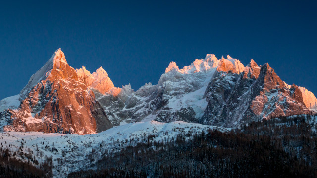 Snowy mountain range full moon free wallpaper - medium preview image