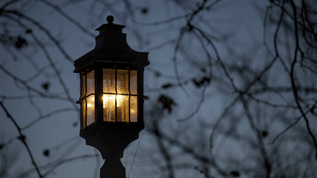 Lamp post light night bare free wallpaper - medium preview image