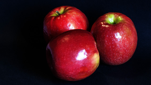 Three red apples black surface free wallpaper - medium preview image