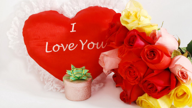 Red heart roses vase flower free wallpaper - medium preview image
