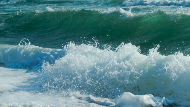 Ocean waves shore boat person free wallpaper - medium preview image