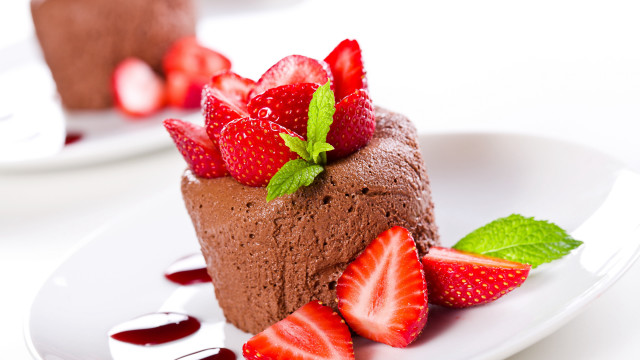Chocolate cake strawberries plate spoon #2 free wallpaper - medium preview image
