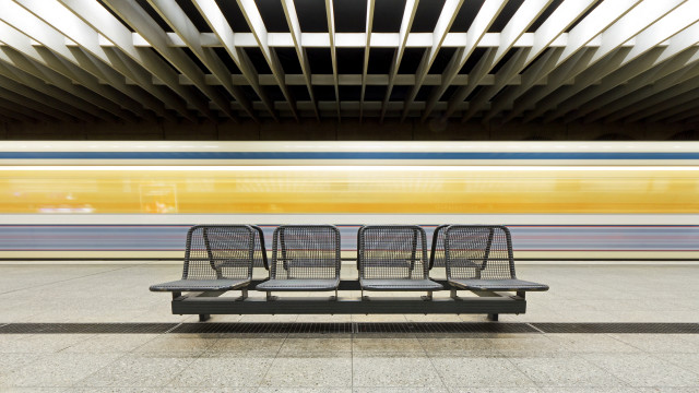 Bench train platform yellow motionblur free wallpaper - medium preview image