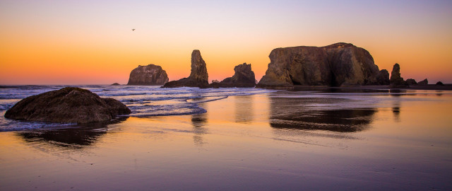 Bascove beach rocks water sunset free wallpaper - medium preview image