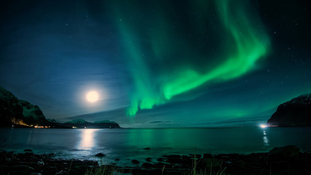 Aurora borealis moonlit water night free wallpaper - medium preview image