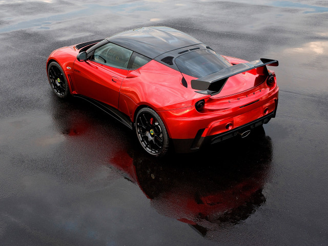 Red sports car wet surface free wallpaper - medium preview image