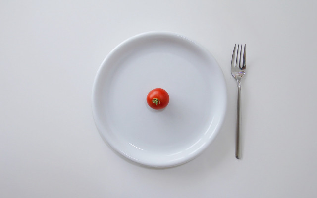 Tomato plate fork knife table free wallpaper - medium preview image