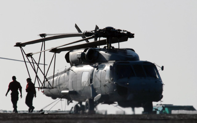 Helicopter man runway sky cobra free wallpaper - medium preview image