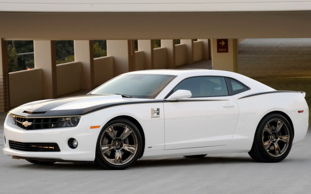 White car building black stripe free wallpaper - medium preview image