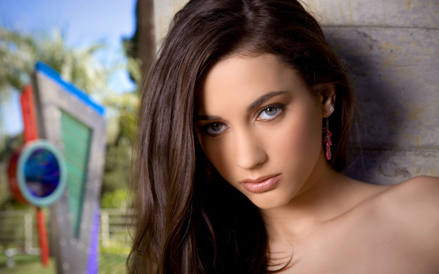 Woman long hair wall sculpture free wallpaper - medium preview image