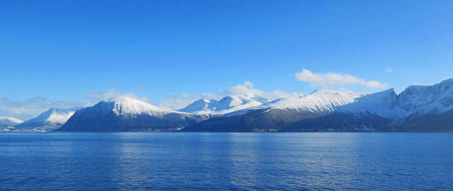 Mountain range snow water blue free wallpaper - medium preview image