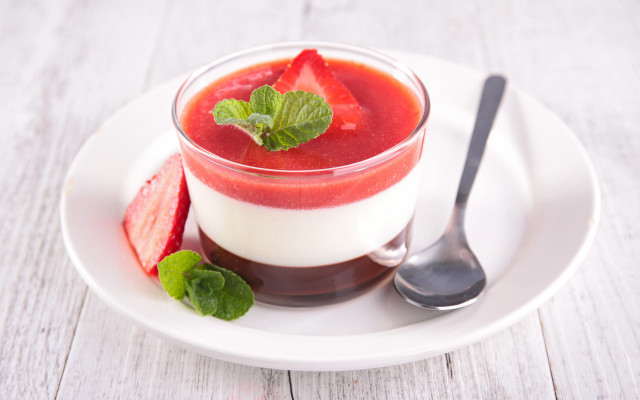 Strawberries cream dessert plate spoon free wallpaper - medium preview image