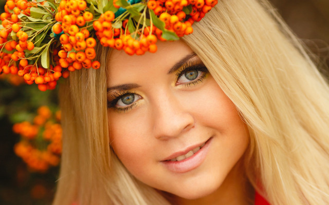 Anna hotchkis flower crown smile free wallpaper - medium preview image