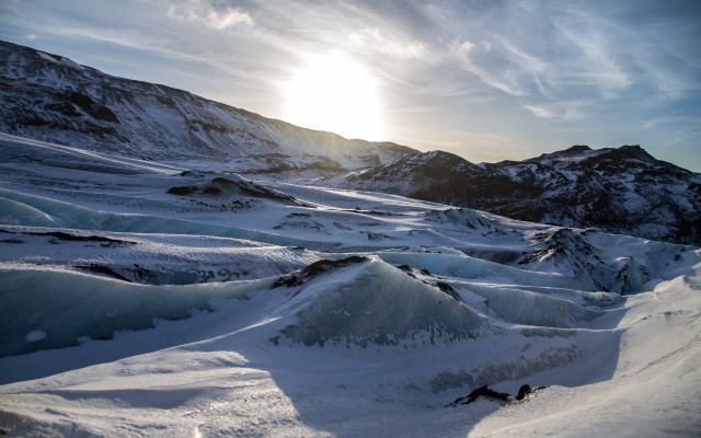 Skiing mountains snow sky sunshine free wallpaper - medium preview image