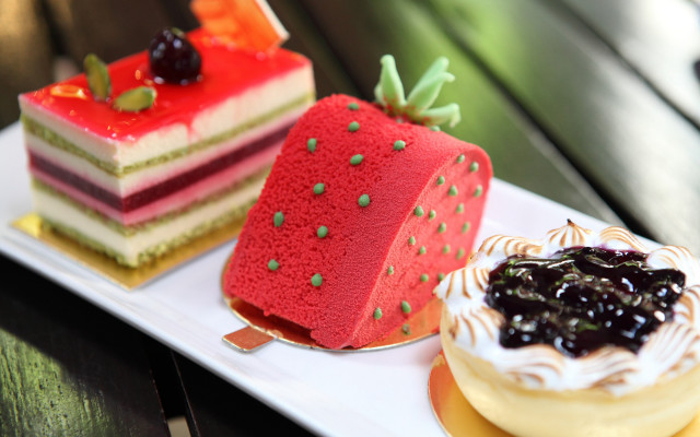 Plate three cakes strawberry jelly free wallpaper - medium preview image