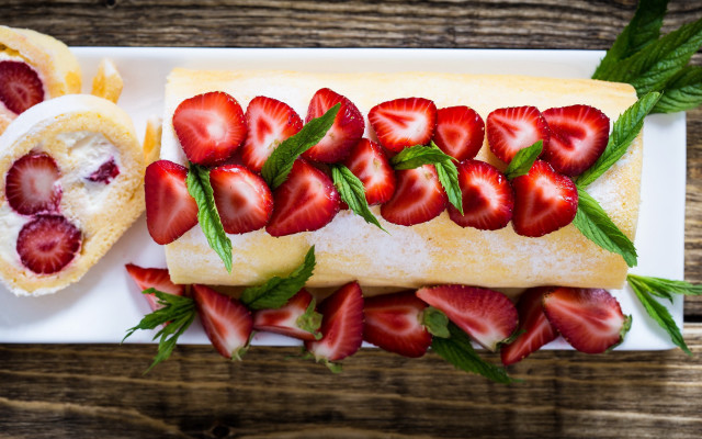 Plate sandwich strawberries wooden table free wallpaper - medium preview image